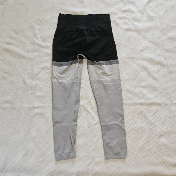 ATHLETA Black White Gray‎ Intarsia Knit Seamless Active Gym Leggings Size Medium - Picture 7 of 10